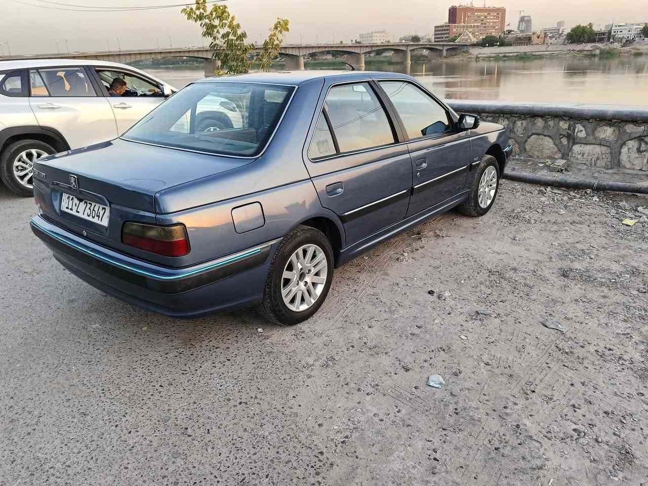 السلام عليكم بيجو بارص موديل 25 مكفول كفالة عامة تحكم ستيرن جهتنين تبريد ثلج صدر مية بمية تراي زيرة سياره جديده بمعنا الكلمه كامله مكمله من كل النواحي السعر 79بيها مجال بسيط مكاني بغداد رصافه***********
