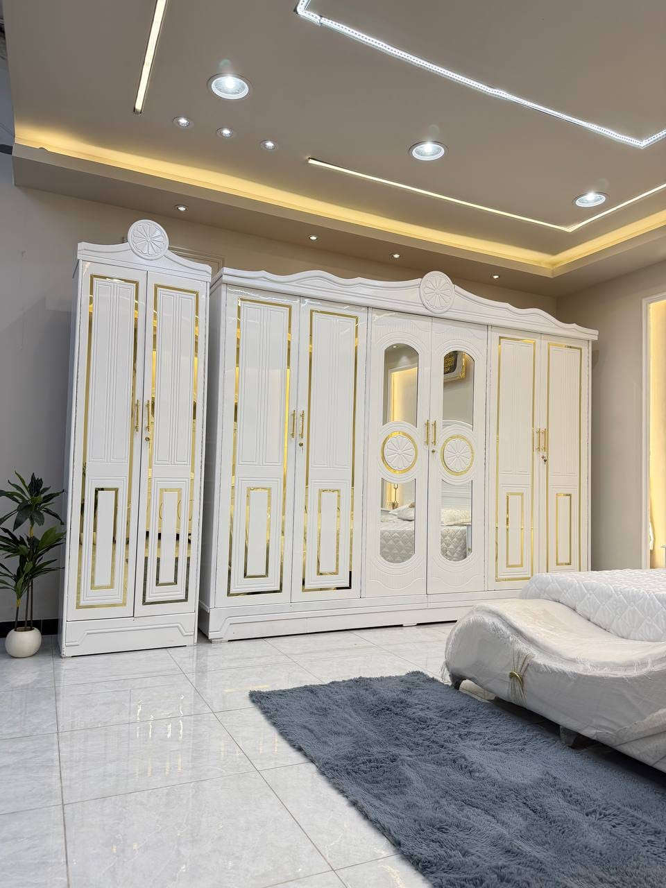 السعر // مليون فقط 😍

🔅تفاصيل الغرفة المرمري  ....

 خارج ٤ملم ام دي اف 🔺
وداخل معاكس ٣ملم 
صبغ حراري  درجة اولى 

عدد القطع  ٧ قطع 😍
🔺1 //جرباية  قياس  ١٦٠ × ٢٠٠ 
🔺//ميز جانبي ايسر قياس ٥٠
🔺2// وميز  جانبي  قياس ٥٠
🔺3// زاوية ارتفاع مترين عرض ٨٠
🔺4// وميز بلازمه  
🔺5//وميز مراية ارتفاع مترين عرض ١٢٠
🔺6// وكنتور ٦ باب  ارتفاع مترين و١٥ طول ٣ متر و١٥

القطعه الثامنة حسب الطلب شازلون
سعرها ٥٠ الف ❤️

(توصيل مجاني مركز بغداد )
التوصيل يشمل الشد مجاني 🔥
(اطراف ٥٠)
باقي المحافضات حسب البعد
شازلون سعرها ٥٠ الف
شازلون مخزن ٧٥ الف


**إذا كنت صاحب هذا الإعلان وتريد حذفه لأي سبب، رجاءا أرسل رسالة إلى الدعم الفني**