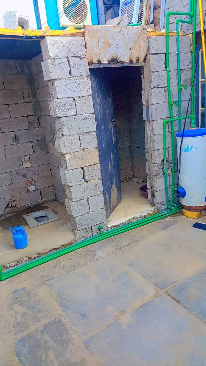 بيت 70 متر 5*14في حي الامين نزلت ملعب الشهيد جمال يحتوي على غرفه وصاله ومطبخ وصحيات خارجيه البيت عوزه لبخ وارضيه 
السعر 19 وبيه مجال 
للتواصل ***********
