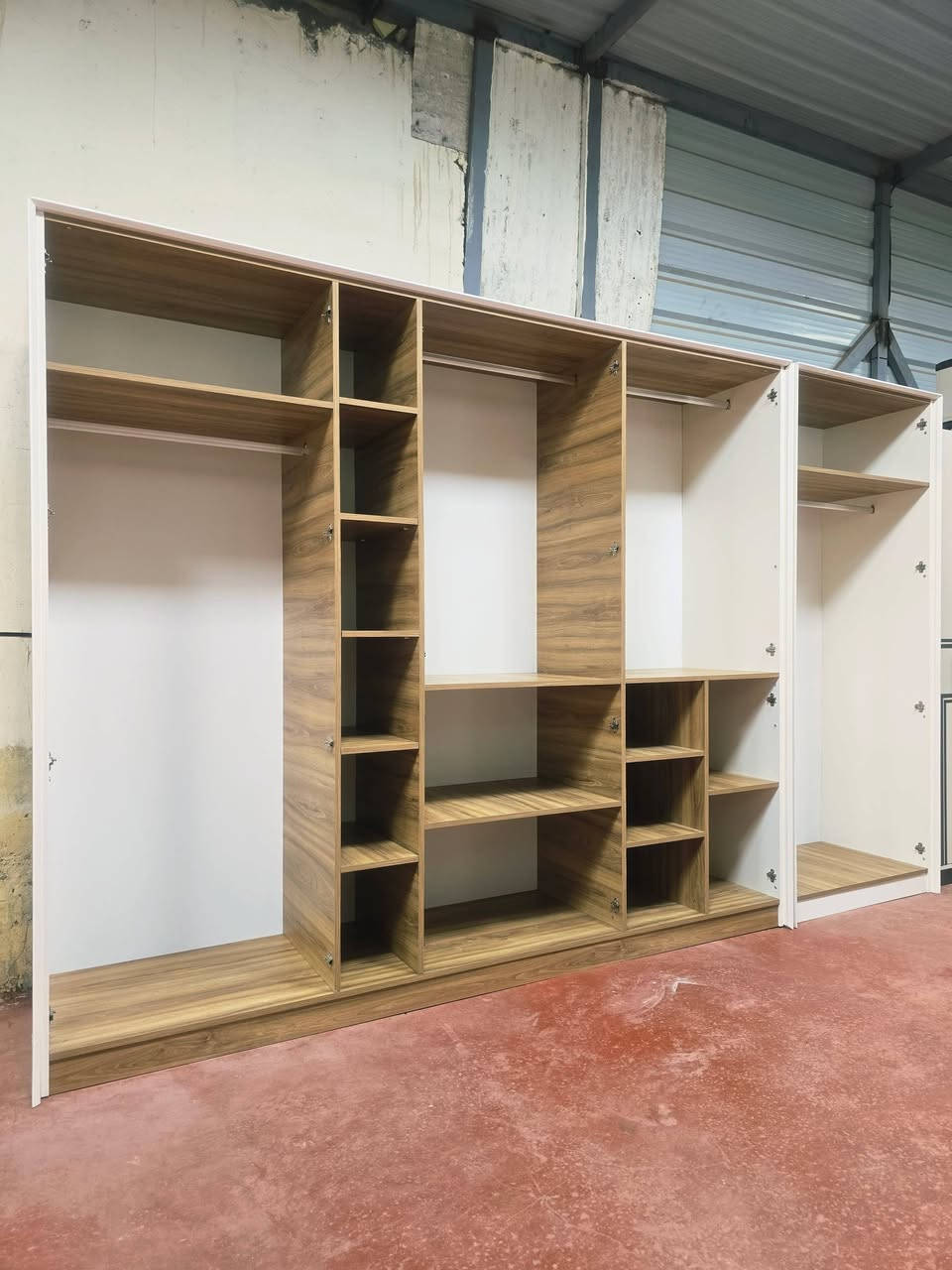 .❤️‍🔥 غرفة تركية مستخدمه بس عرض ❤️‍🔥.
🚪 نظام أبواب  10 قطعه  فاخر. 
🛏️ سرير بمخزن عملي. 
🪞 جام  أنيق. 
🧵 قماش وتر  أصلي سعره مليون و250.
✨ نظافة 99💯. 
🚚 شد ونقل مجاني داخل بغداد. 
📦 توصيل للمحافظات بأسعار رمزيه
    .  ❤️‍🔥. 

.(📩 للاستفسار راسل خاص).


**إذا كنت صاحب هذا الإعلان وتريد حذفه لأي سبب، رجاءا أرسل رسالة إلى الدعم الفني**