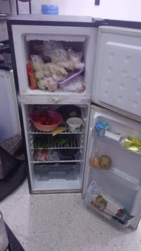 ثلاجه تجميد خير من الله ونطيك بيه ضمان زغيره ارتفاعه  متره  وربع   الح...