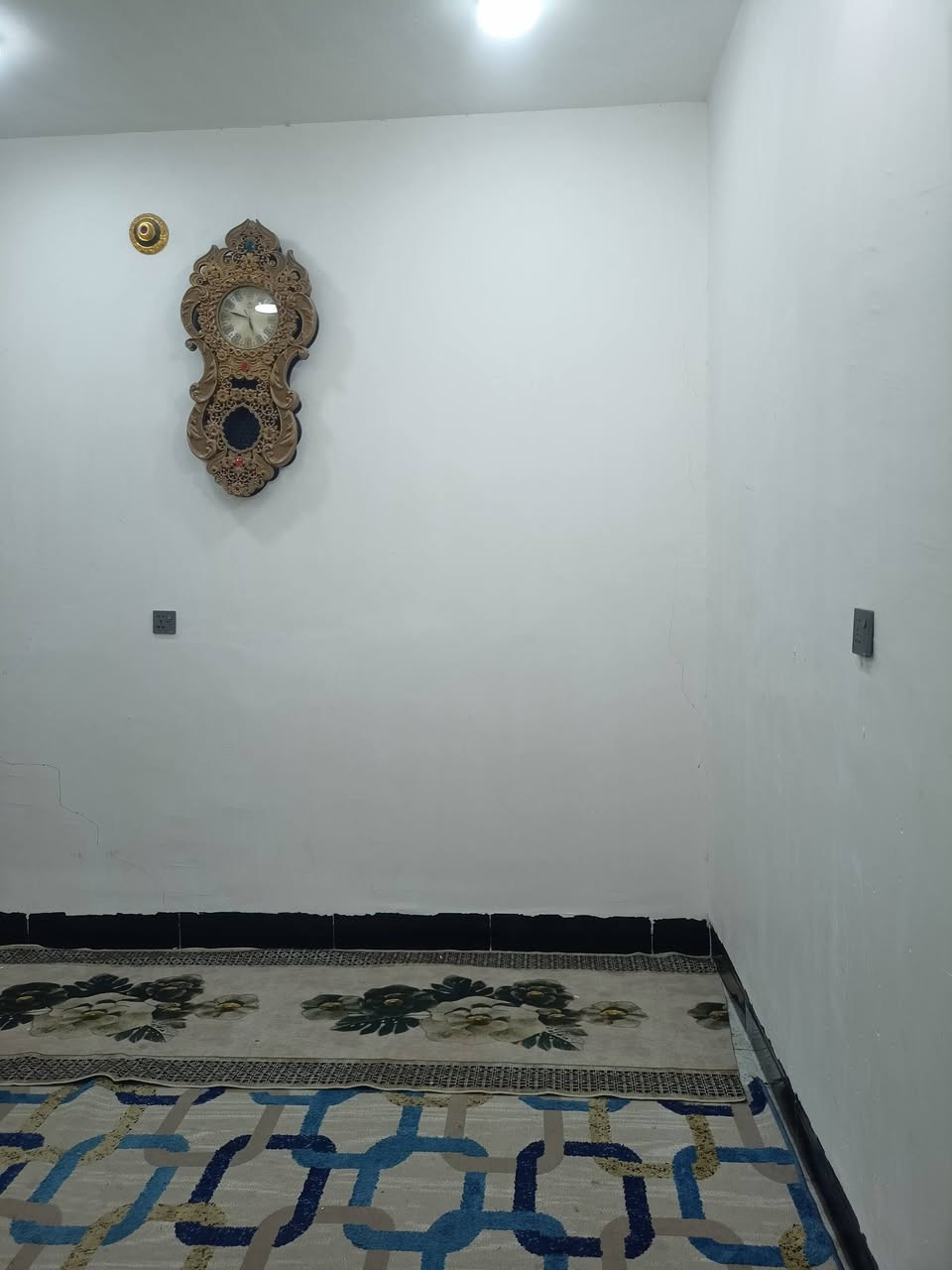 دار 100م للبيع
دار 100م للبيع غرفة وصاله ومطبخ واستقبال وتخاريج

 داخليه وخارجيه بناء بلوك الأساس صب كونكريت السقف

صب كونكريت بناء درجه أولى للبيع البراكيه شارع المطار

 القديم مقابيل مركز ابوسلطان للعنايه بسيارات السعر 

(  35) وبيه مجال لشراي اتصال  ‏‪0781 482 8767‬‏
