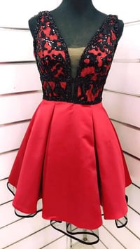 فساتين وتنورات • أحذية قياس ٣٨ • قياس ٣٦/٤٠