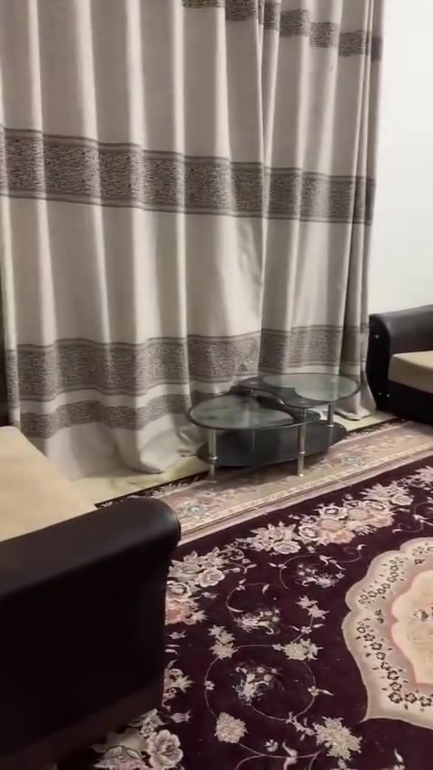 تخم + ديوان + الساعه + البردات للبيع 
السعر ٢٠٠ الف الشراي يتصل عل الرقم ***********
