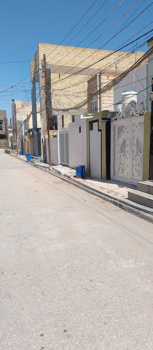 للبيع دار ١٠٠م في حي الوفاء طابق ونص نظيف وفارغ قريب لشارع السايدين جزيرة وفاء للاستفسار ***********
