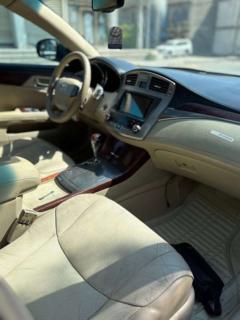 السلام عليكم

افلون موديل 2011 

خليجي فول مواصفات 1/1 فتحه 6بصمات 

مكفوله من الضربه وكافه الاصواليات بدون تكشيرة بالصبغ

داخل بيجي جلد نظيف جدا بدون شك او خياط 

تبديل باب خلفية لون اصلي شركة 

كأمره شاشه تحكم ستيرن مثبت سرعه كشنات كهربائيه مع تبريد بالكشنات تبريد ثلج حداده تخم تاير مكينه جديدة 6V3500 لوك جديده حتى صوت رواجز مابيه 

السعر 20.700 وبيها مجال الشراي بي خير ويدلل 

مكاني بغداد البنوك 

اي استفسار حاضر 

*********** بغداد, العراق
