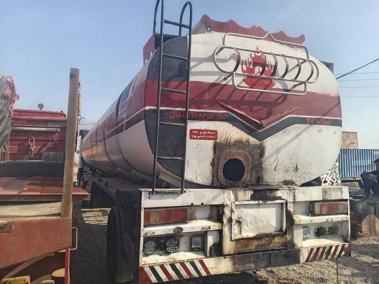 *********** سلام عليكم صهريج للبيع تفصال الموصل نقص دنكير واحد هوه شريط المكان حديثه جاهز من هوه وكهرباى بس نقصه دنكير
