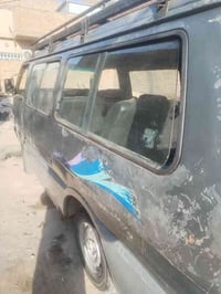 سياره كيه بسته مديل 93مكينه جديده هستونه شديه كهربياته زينه ردله ترتيب...