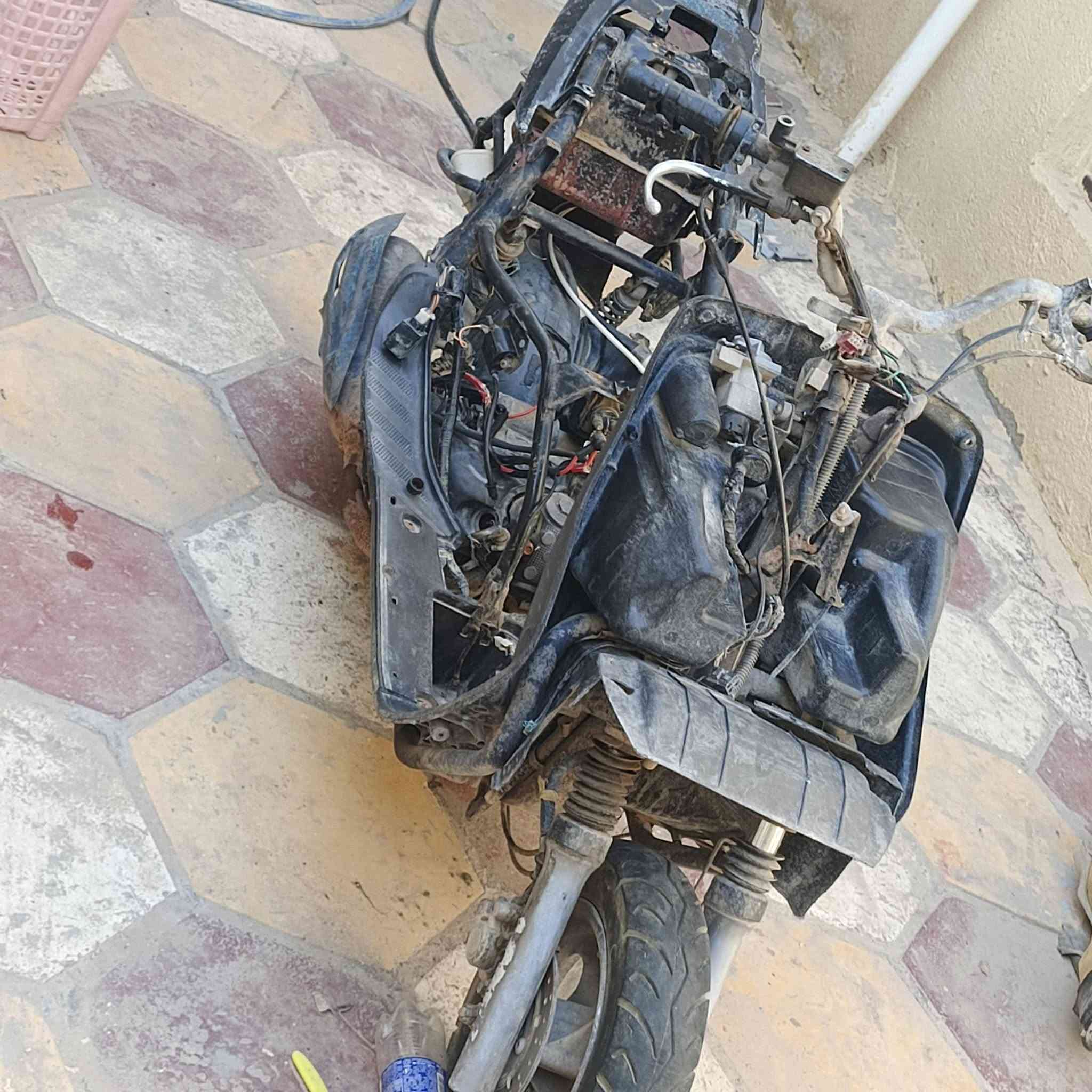 السلام وعليكم
دراجه فراشه الدراجه صارله 3 اشهر متروكه قبل لاتنترك مجفته جديد وغراض التجفيت اصلي اني ابيع كوم حديد السعر خاص رقمي *********** العنوان بابل قضاء القاسم
