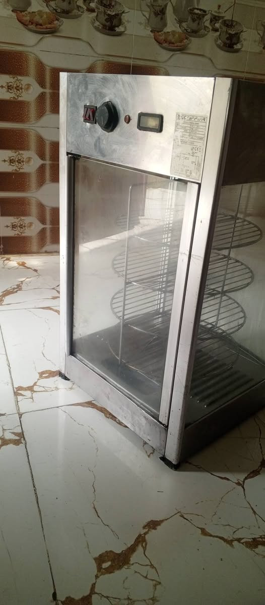 خزانة تسخين طعام وعارضه لانواع الطعام شغالة لاستفسار 
***********
