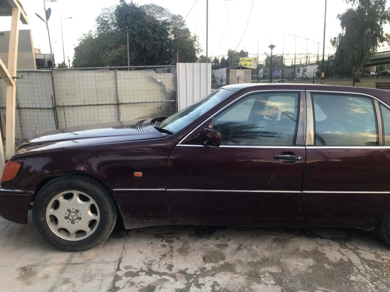 للبع مارسيدس شبح موديل 1993 لون ماروني كرزي كير محرك vvt  مكفولات  السعر 42 $ رقم انبار مشروع وطني صدر امامي خلفي جديد دبل جام تخم تاير مصبوغه عام بدون ضربه بغداد اليرموك ***********
