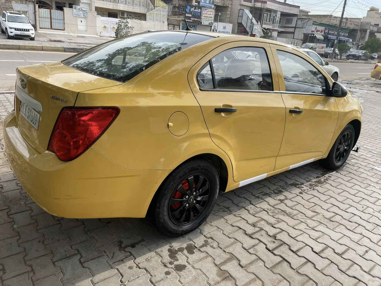 السلام عليكم للبيع فقط افيو سونك خليجي استلام الشركه العامه للسيارات كير اوتماتيك٦ نمر محرك ١٨٠٠  المرغوب رقم بغداد انكليزي الجديد مصفره هيئه وغرامات تخم تاير جديد صدر جديد خلفي امامي السياره بدون حادث خليجي جاهزه بفضل الله من كل شي السعر ٦٦ وبي مجال مكاني بغداد وهذا رقمي***********
