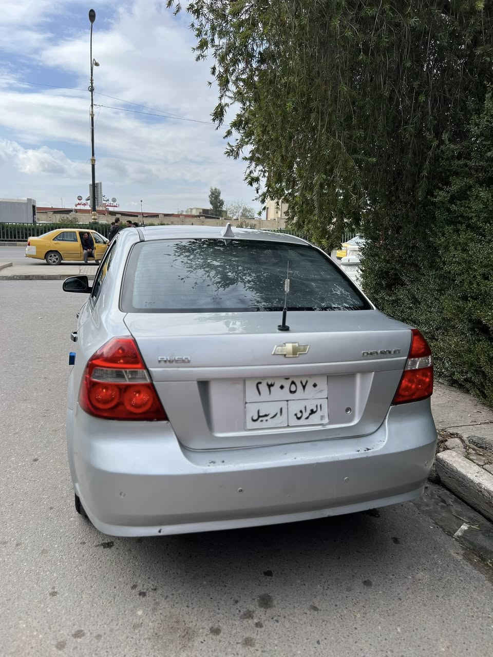 افيو موديل 2009
بيها جاملغين امامي رش وباب السايق مال تقحيل 
محرك مال كصه 
رقم اربيل الاماني 
***********
