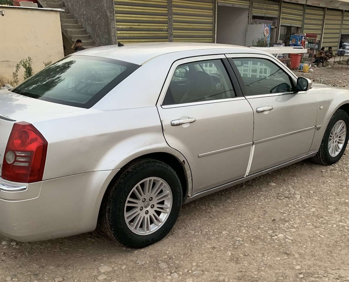 اوباما 2008 أربع قطع تبديل اثر شخوط مو حادث والقديمات موجودات مكينه 3/500كير اكسن حداديه اماميه خلفيه بحاله جيده باتري جديد سياره خير من الله 
السعر 100 وبيهه مجال حك الجيه 
مكان السياره واسط الصويره***********

