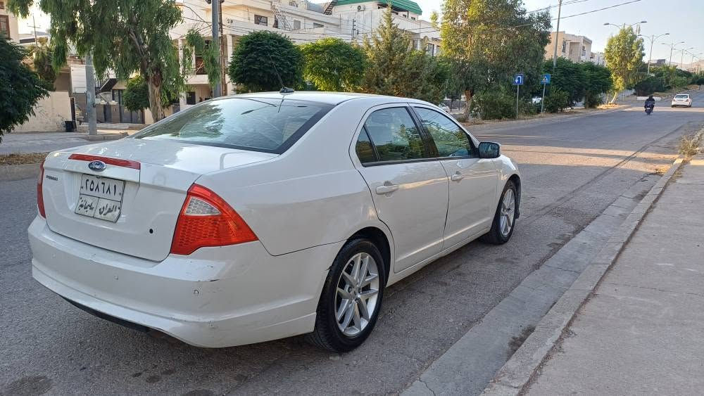 فۆرت فیوژن 2011  s
3پارچەی  بویاخە  بی ناوگرتن 
چەمەلەخی دواوە  و دەرگا و چەمەلەخی پێشەوە بی ناو  گێر مەکینە بەشەرت 
سەنەوی بەسەر چوە  10گەلای خرامە لەسەرە  دوای معامەلە ئەی گیرمەوە بوت 
لە2018وە لای خومە  *********** السليمانية, العراق
