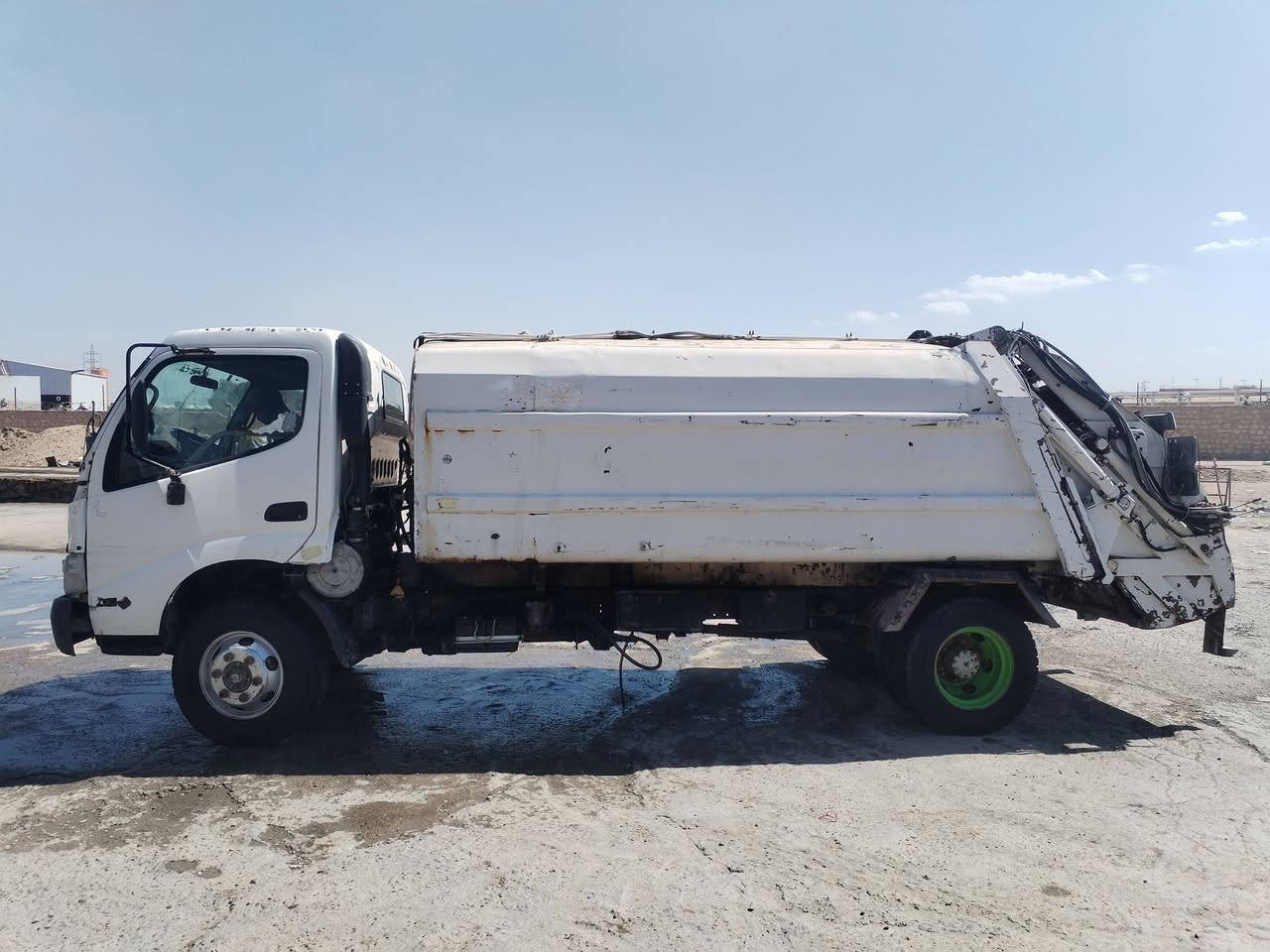 كابسه البيع هينو تيوته مكعب سته ونص موديل الفين وخمسه سياره خير من الله جاهزه اللعمل ***********
