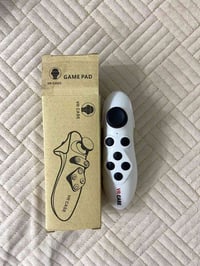 وحدة تحكم الواقع الافتراضي (VR Case). يُستخدم كجهاز إدخال محمول للتفاع...