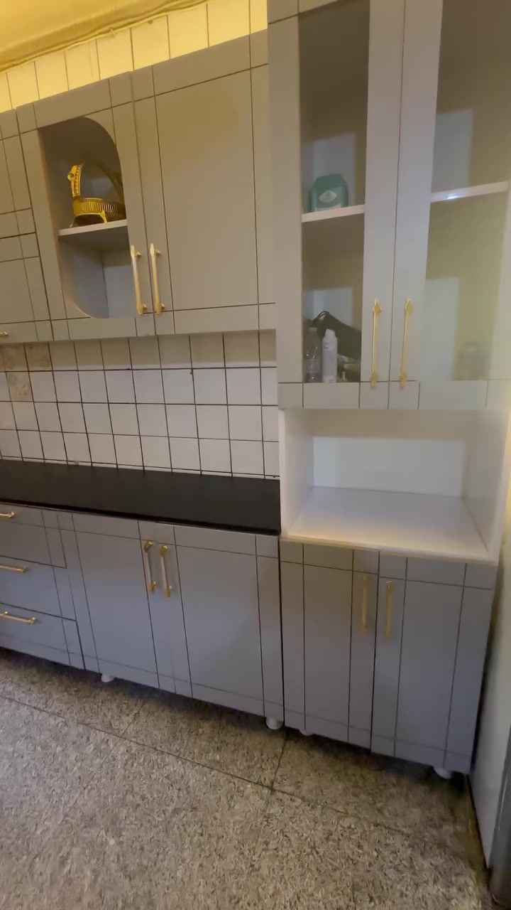 مرحبا عندي غرفه وكاونتر جدد دابيعهم مصار شهرين من جبتهم 
وسبب لبيع داشيل مكان اصغر اي ستفسار تصال بهذا لرقم ***********
