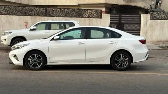 سلام عليكم البيع كيا فورتي موديل 2023  ماشيه 21 الف سياره بدون
ايرباك اتصال ***********  نص موصفات شاشه كبيره رادارات السعر (149$) بيه مجال
