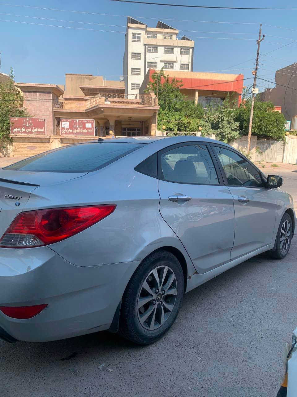 Hyundai accent 2012
خلیجی 
مەکینە کرایتەوە V4.16 
ڕەقەم و سەنەوی نوێ 
ڕۆیشتن / 350 هەزار کیلۆمەتر 
تۆماتیک تەبرید ڤۆلیۆم 
بۆنیت و چوار دەرگا و چاملغ 
سبوغ ، کەمەک کاڵبونەوە هەیە
هەندەک شوخت و قۆپی هەیە 
بێ ناوگرتن ، ئێڕباگ سوکان 

نــــــرخ / 78$
*********** أربيل, العراق
