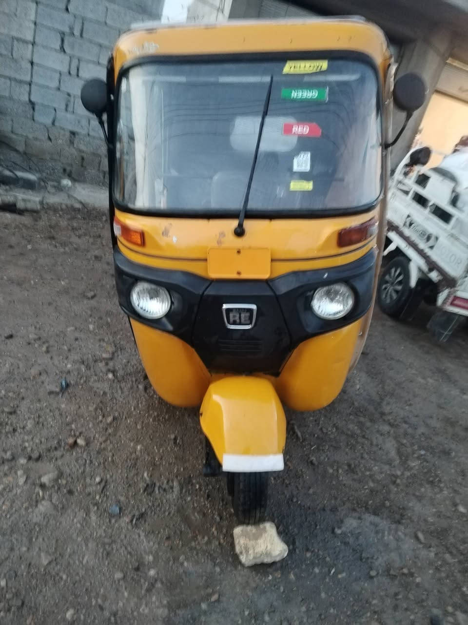 السلام عليكم
تكتك.للبيع ١٨ اوراق. معمره دواسات ولغد

محرك ٢٠ اخرس. تكتك حلو مناقصهه اي شي

سعر ٤ ونص.   موقع// ديالئ بلدروز //

للتصال ***********
