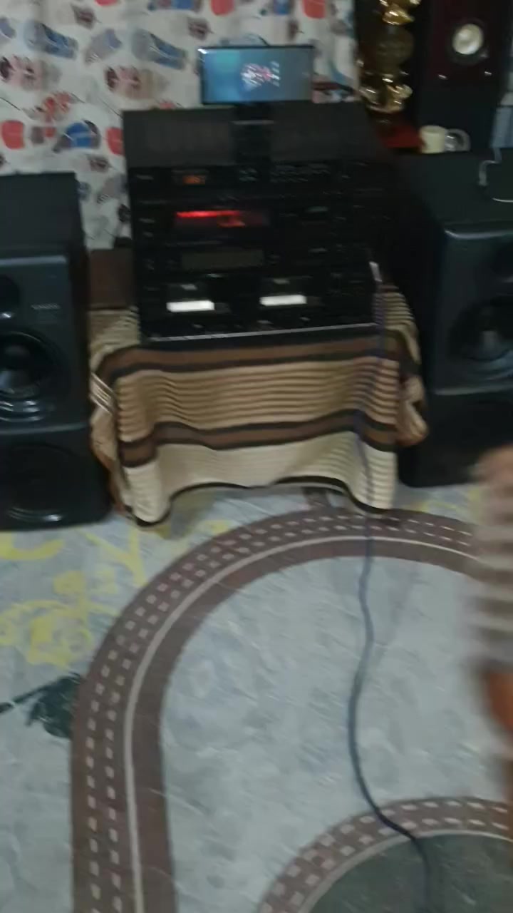 سستم سانسوي ياخذ اربع سماعات  ١١٠ فولت مع المحولة سعره ٦٥ الف والسماعات كنوود ٦٠ الف  شغال اواكس وراديو  وإمكانية ربط مايك   موضح بالفديو والصور   الحلة مهندسين الاتصال على الخاص او موبايل  ***********  يوجد توصيل  كافة المحافظات  كل الاحترام والتقدير
