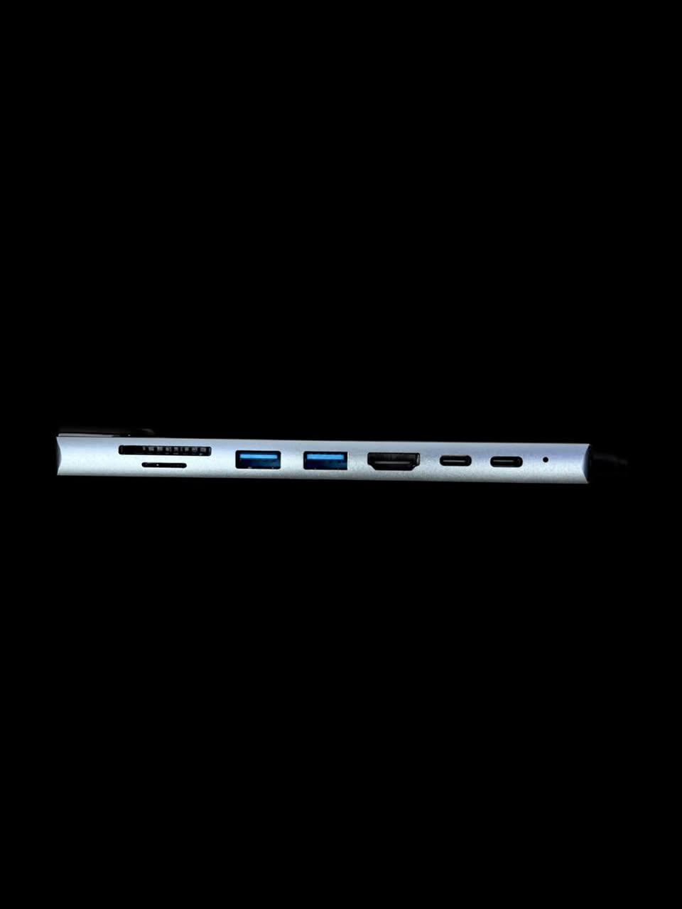 ادابتر USB-C متعدد المنافذ 8 في 1 مع HDMI وLAN
الاستخدامات

8 منافذ في جهاز واحدلتجربة استخدام متكاملة.
منفذHDMI يدعم دقة 4K@30Hzومتوافق مع 1080P و720P.
منفذي USB 3.0لنقل بيانات عالي السرعة.
منفذ USB-C PDيدعم الشحن حتى87W (20V/3A).
منفذ USB-C إضافيلنقل البيانات (حتى 4.5W).
منفذ LAN RJ45بسرعة تصل إلى100/1000 Mbps.
قارئ كروتSD وTFيعملان معًا.
هيكل ألمنيوم متين لتبديد الحرارة وعمر أطول.
متوافق معMacBook، iPad Pro، Windows، Huawei، Samsung، Chromebookوأجهزة USB-C التي تدعم DisplayPort.

💥علق بالسعر ويوصلك مباشرةً 💥


**إذا كنت صاحب هذا الإعلان وتريد حذفه لأي سبب، رجاءا أرسل رسالة إلى الدعم الفني**