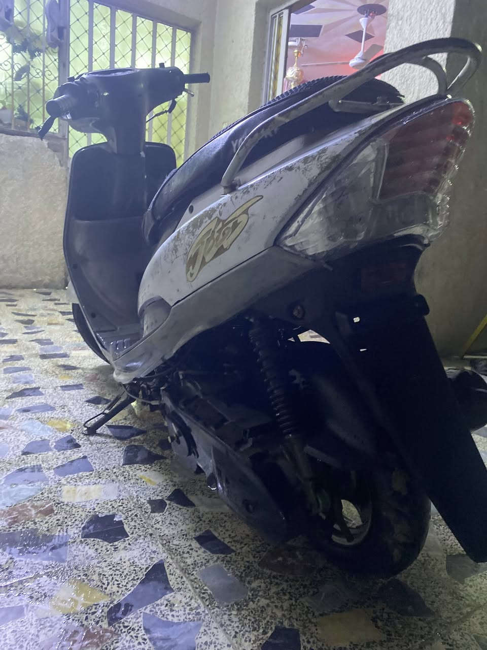 سلام عليكم ماكس منغولي دراجه مكينتها ناعمه خير من الله شلعه ومعدل تخبل دراجه عوزها فقط كابريتر جيب كابريتر وياك وشغلها ا وذا اكو مراوس اراوس السعر350وبيها مجال العنوان بغداد ام الكبر ولغزلان قرب مطعم ركن السوري


**إذا كنت صاحب هذا الإعلان وتريد حذفه لأي سبب، رجاءا أرسل رسالة إلى الدعم الفني**