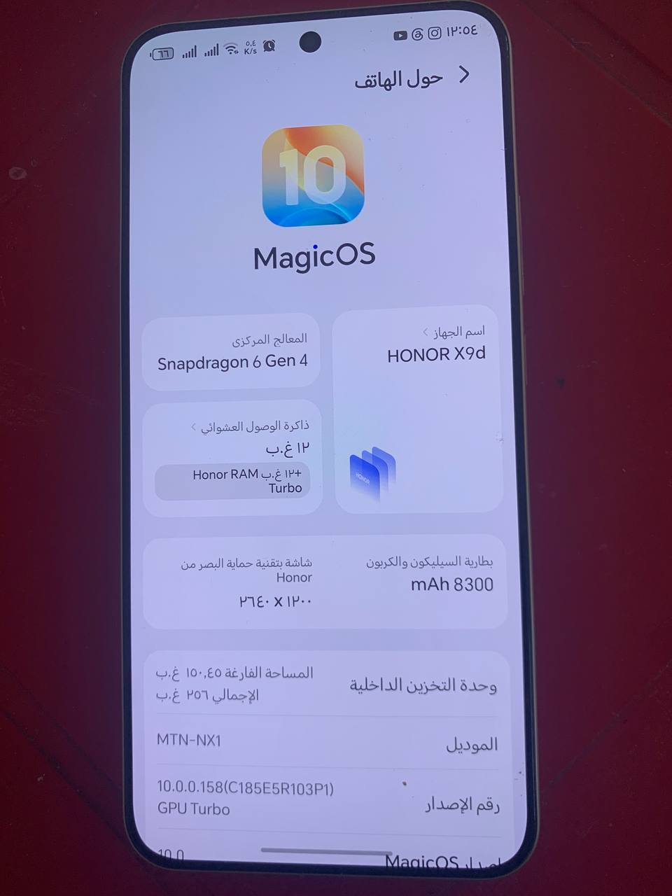 📱 للبيع: Honor X9d (مستعمل بحالة ممتازة) 📱
متوفر عندي هاتف Honor X9d الذهبي المميز للبيع. الجهاز غني عن التعريف بمواصفاته القوية وبطاريته الأسطورية.
✨ أهم مواصفات ومميزات الجهاز:
البطارية (الأقوى في فئته): بطارية ضخمة جداً بسعة 8300 مللي أمبير تدوم معك يومين أو ثلاثة من الاستخدام المتواصل دون الحاجة للشحن!
الكاميرا: كاميرا خلفية بدقة 108 ميجابكسل (Matrix AI Vision Camera) تدعم المثبت البصري OIS للقطات وتصوير فائق الوضوح.
الشاشة: شاشة AMOLED انسيابية ومنحنية، تدعم ألواناً رائعة ومقاومة عالية جداً للصدمات والكسر.
الأداء والذاكرة: مساحة تخزين 256 جيجابايت مع رام 12 جيجا (قابلة للزيادة كرامات افتراضية)، سريع جداً بالألعاب والتصفح اليومي.
⚙️ حالة الجهاز الملحقات:
النظافة: الجهاز نظيف جداً وأخو الجديد [ نظيف 100%].
الملحقات: متوفر مع [العلبة  / الشاحن السريع الأصلي / بدون ملحقات - فقط الشاحن موجود عندي]. استعمال شهر واحد السعر 450الف و قابل للتفاوض للمهتم ***********
