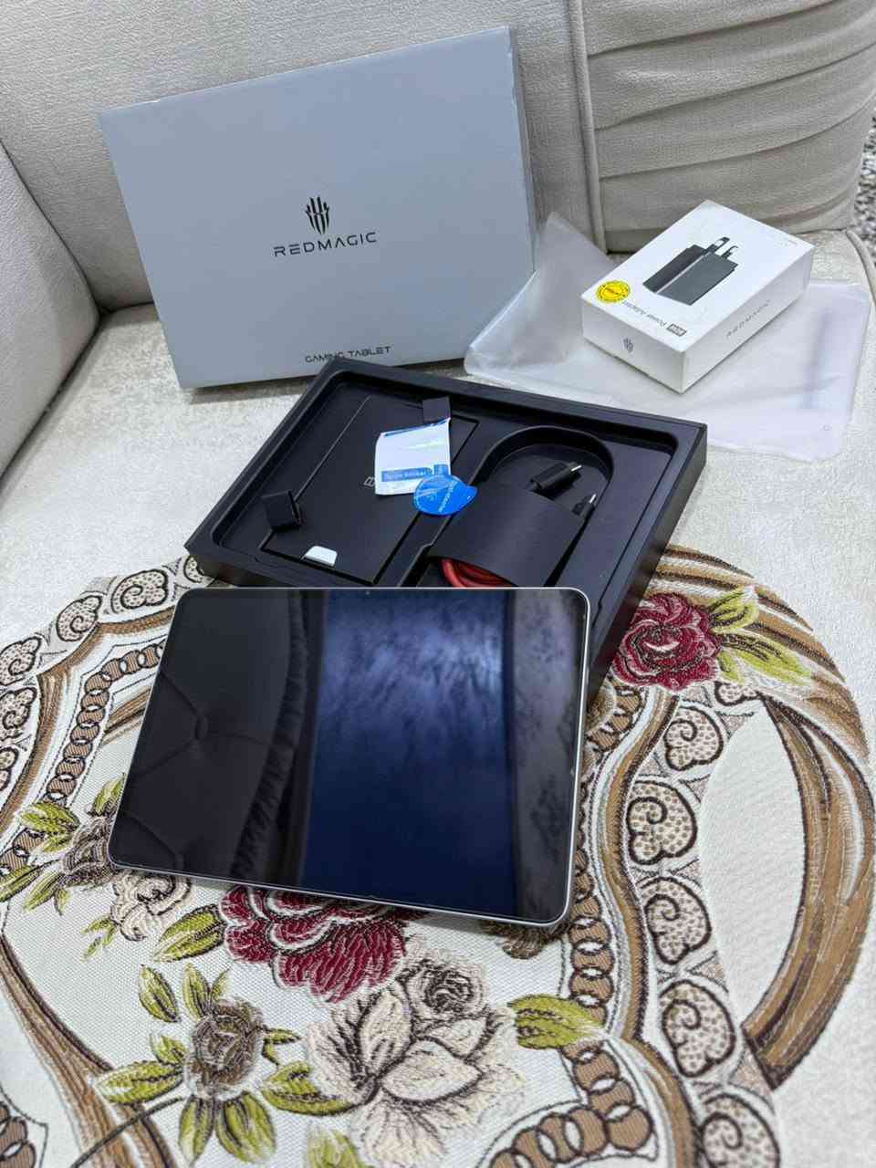 ريد ماجك استرا 256 ... نضافه 1000%
شاحنه شتريتها وحدها ب 40 الف 
بطاريه 100 مشحون 28 مره 
 850 الف سعره 
مكان بغداد توصيل موجود 
***********
