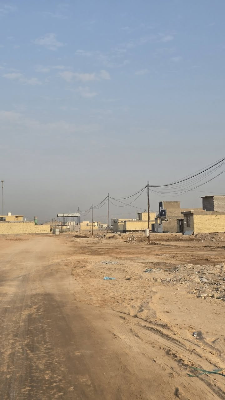 السلام عليكم الف و ١٠٠ متر للبيع وجه 44متر سند.25 طابو زراعي إقرار محكمه تصلح سكن او معمل  او مخزن متوفر ماء كهرباء العنوان كربلاء رابط الزبيلية مجاور مجمع الكفيل العتبه العباسيه تبعد عن الرابط ١٥٠ متر شارع بعرض ١٠ متر استفسار اكثر الاتصال بالأرقام التالية 
*********** اسيا وتساب 
***********
