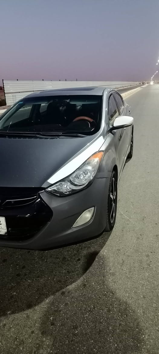 السلام عليكم 
النترا 2012 فول مواصفات 
بيها ثلاث قطع صبغ بدون دواخل 
مراوس 
***********
