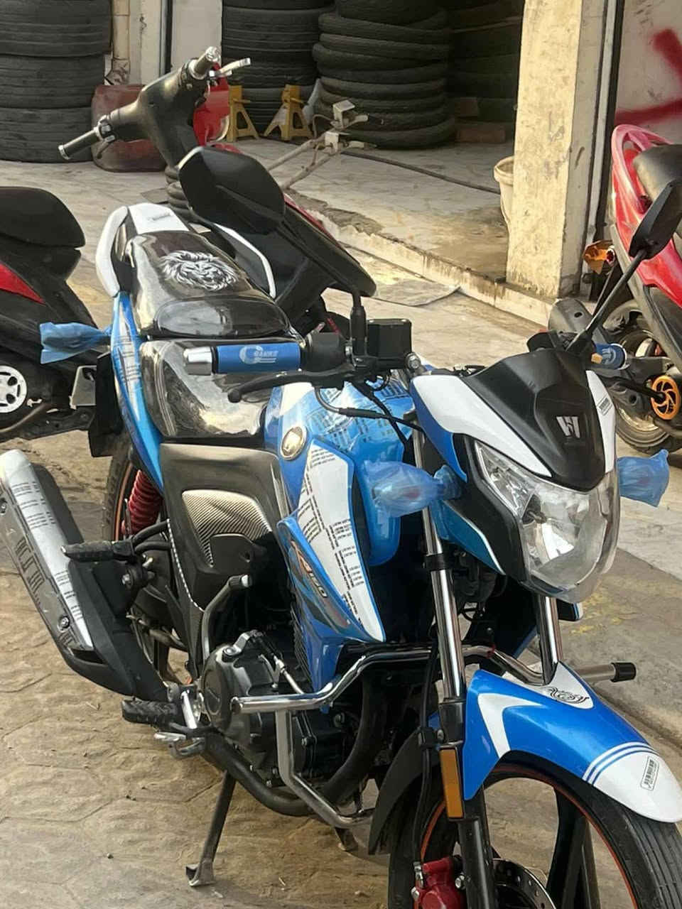 السلام عليكم دراجه هاوجي موديل 19 مشدود ب20 دراجه مكفوله ونضيفه مسجل وكامل لوحات انكليزي تحويل ثاني يوم السعر 17ورقه وبيها مجال بس الشراي يتصل الله عليكم اليسال لا يتصل بروح موتاكم ***********
