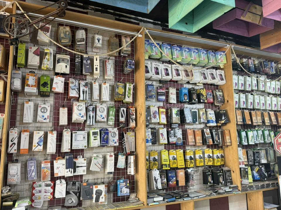 شلعة للبيع ايربودات سماعات شواحن لزكات كفرات ***********
