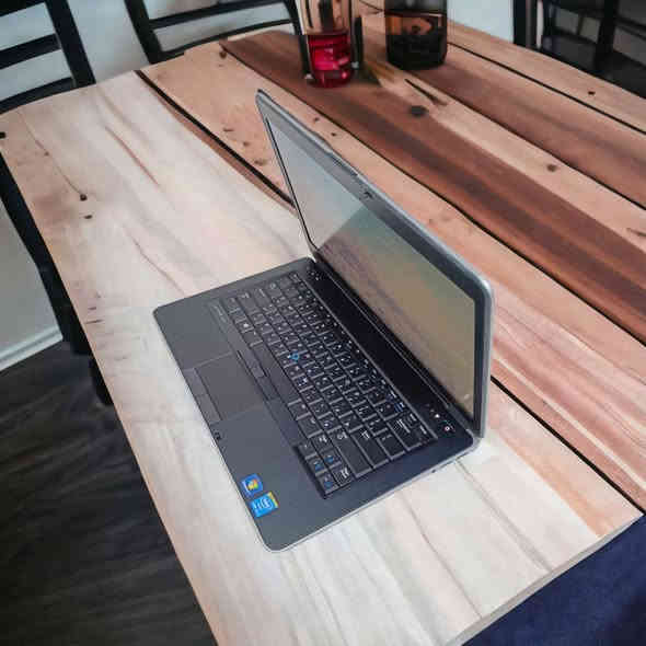 Latitude E6440
📺 الشاشة: 14 إنش — دقة عالية وواضحة
⚙️ المعالج: Intel Core i5
🛡 الجيل الرابع فئة M
💾 RAM: 8GB DDR3
💽 التخزين: 256GB SSD
⚖️ الحالة: نظافة عالية جداً — مفحوص قطعة بقطعة
🎁 الملحقات:🧰حقيبة لابتوب 
🖱 ماوس 🔌 شاحن أصلي
💰 السعر: 170,000 دينار عراقي فقط 🔥  توصيل📮 مجاني
📞 للحجز والاستفسار:
📱 0788-292-9055
🔒 الضمانات:
✅ ضمان فحص: تفحص الجهاز وتتأكد من المواصفات قبل الاستلام.
🔁 ضمان استبدال 10 أيام: في حال وجود أي عطل، يتم استبدال الجهاز فوراً بجهاز مماثل أو موديل آخر حسب رغبتك.
🛠️ جميع الأجهزة مفحوصة بعناية قبل الإرسال
❤️ ثقة الزبون هدفنا، وراحتك غايتنا، ورزقنا بالحلال 🤝
