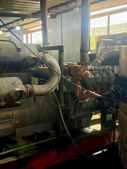 للبيع مولد دويز نظيفه ٨سلندر راس توليد ٥٠٠kva المولده على الحمل نظيفه للاتصال ***********
