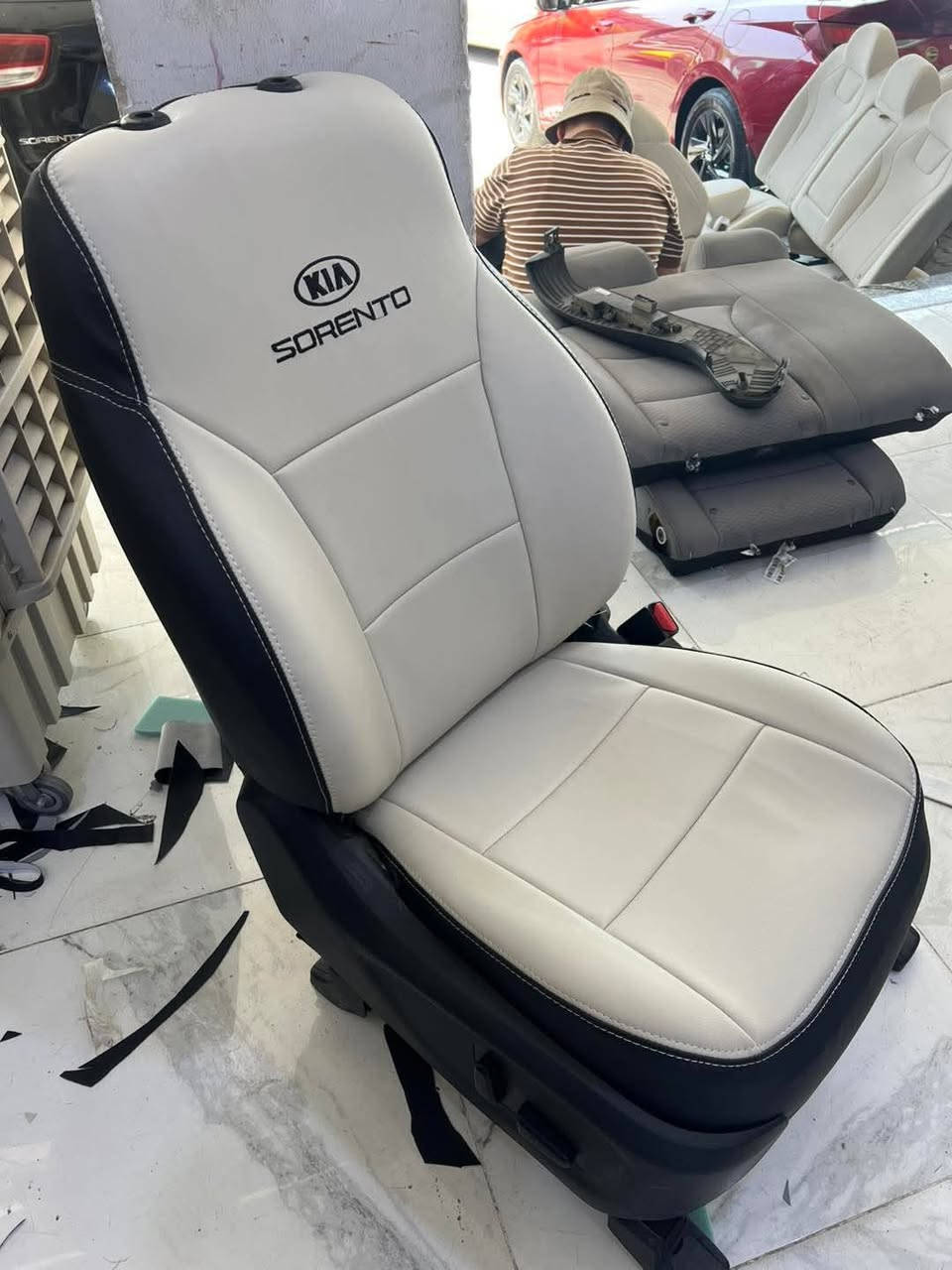 دوشمه الامبار لكافة انواع السيارات تغليف الكشنات جلد ياباني اصلي وتغليف الئرضيات العنون الرمادي التئميم الاستفسار ***********
