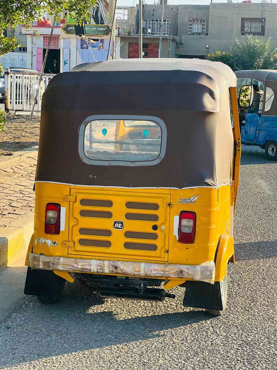 السلام عليكم تكتك 19 سنويه كفاله السعر 5 و800 وبيها مجال مكاني المجر الكبير ***********
