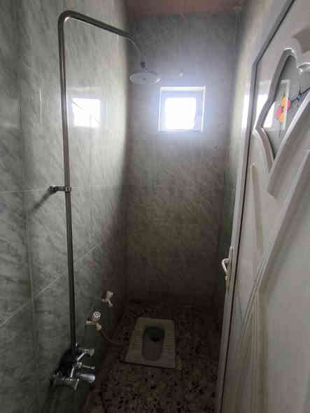 مشتمل للايجار 40م حي الوفاء قرب المجسرات الزهراء 
طابق ونص يتكون من غرفه فوك جوه بي صاله ومطبخ
 وصحيات ايجاره 200الف للاستفسار ***********
