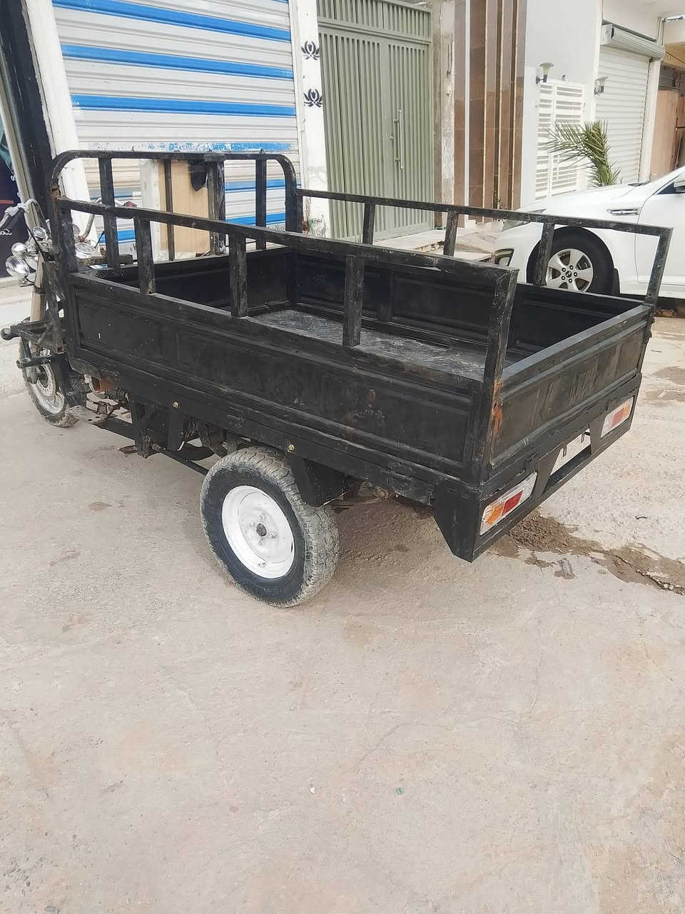 للبيع 2013 اوراق سكنر مقفوله مكان بحي الندى ***********/700
