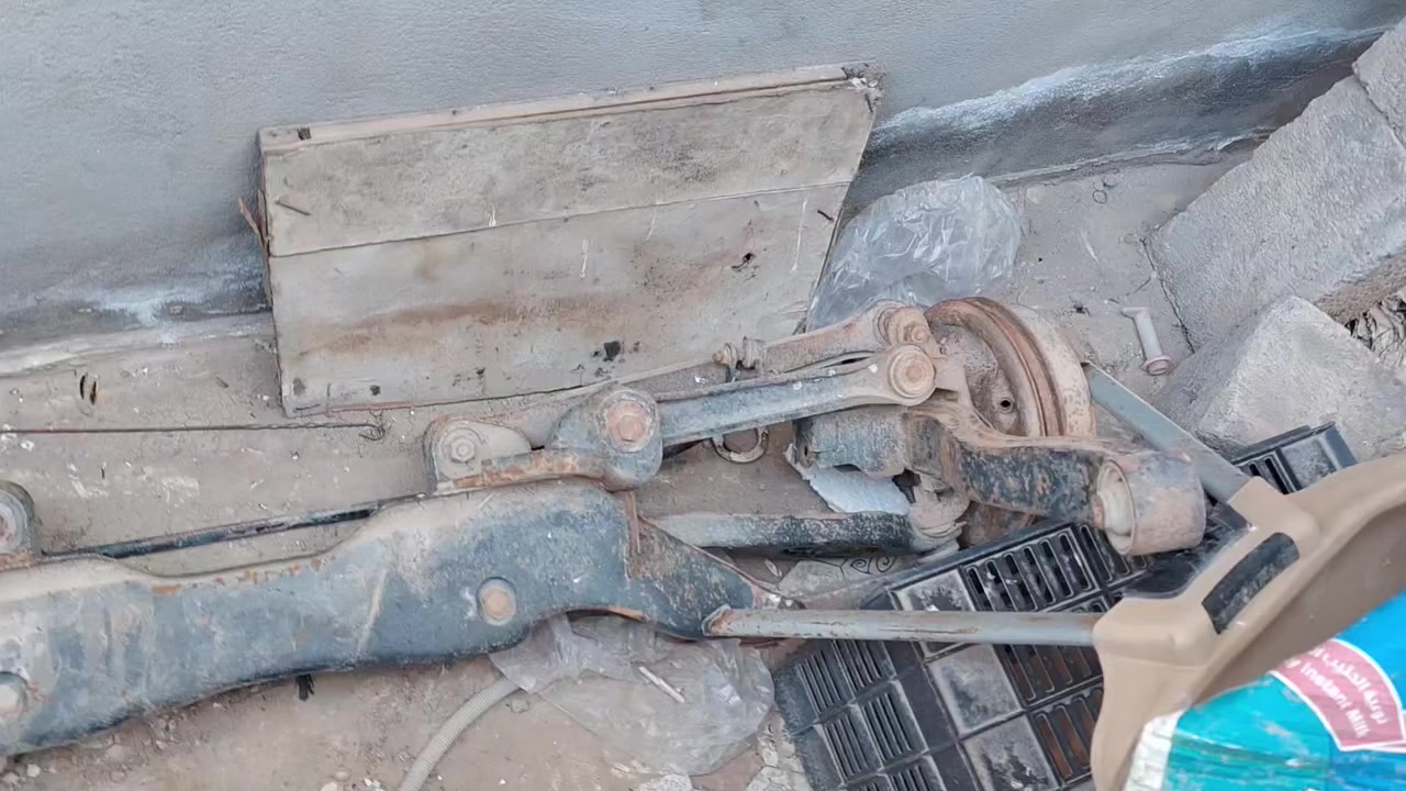 السلام عليكم ورحمة الله
عربانة صدر خلفي سوناتا 2 للبيع 
نظافة فول 100٪100
للاستفسار. ***********
