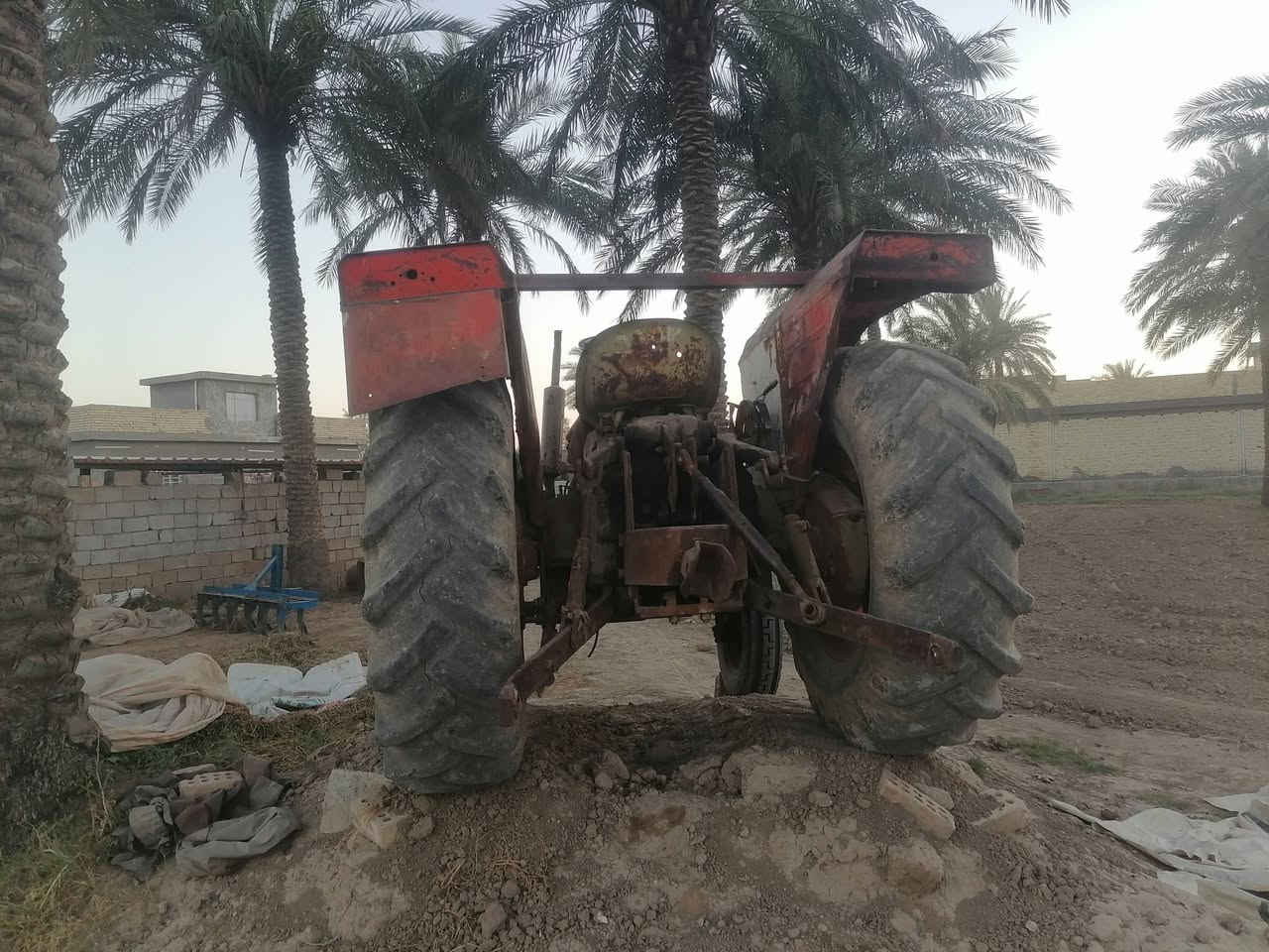 سلام عليكم عنتر موديل ٨٤ كير ومحرك وصدر شغل جديد وراها فدان ومعدلان وخرماشه بدون تحويل السعراربعه ونص ***********@
