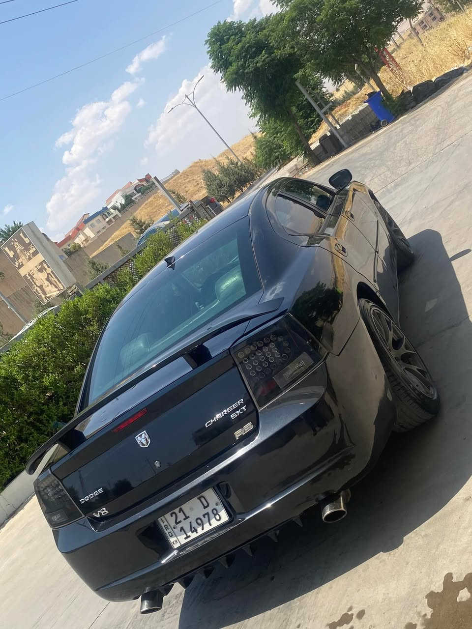موديل٢٠١٠ V8 HEMi 🚀  
للبيع، السيارة بحالة ممتازة وعلى الشرط بالكامل.
مكينة وكهربائيات بحالة ممتازة.
كلشي بيها شغال وما تحتاج أي مصروف.
 بيها بس قطعتين وصبغ رفرف.
بدون دعم، وبدون غرق، وبدون أي حادث مؤثر.
الممشى 190 ألف كم حقيقي
رقم سنويه كول جديد باسمي.
مخريك گير كول شاط 
السيارة نظيفة جداً، والفحص خير دليل. واللي يدور على سيارة مرتبة راح تعجبه إن شاء الل
*********** السليمانية, العراق
