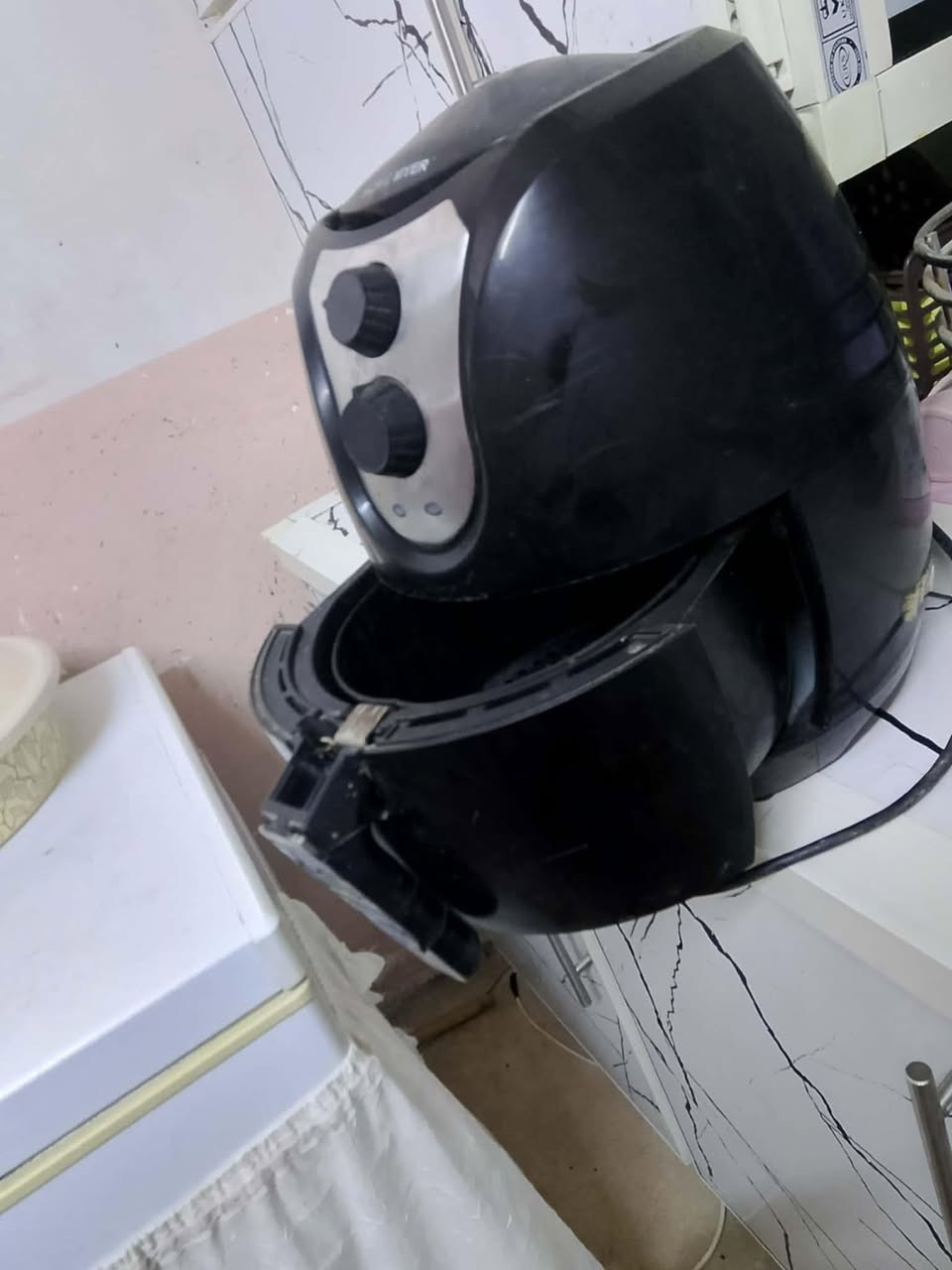 طباخ 4عيون نوعية نوال شرط شغال كل عيب مابي الفرن هم شغال بشرط تجي تفحص وتاخذ السعر 65وبي مجال
***********مكاني العروبة قلاية هوائية السعر 15
