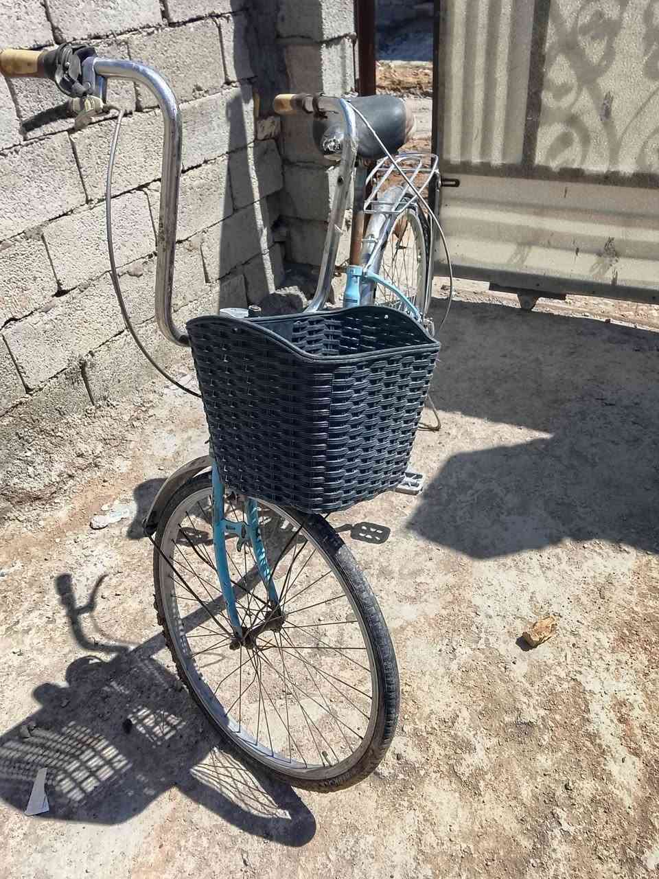 بايسكل للبيع السعر35وبي مجال مستعجل على بيعته ما متواجد فيس خابر الوالد *********** المكان واسط العزيزيه حواس
