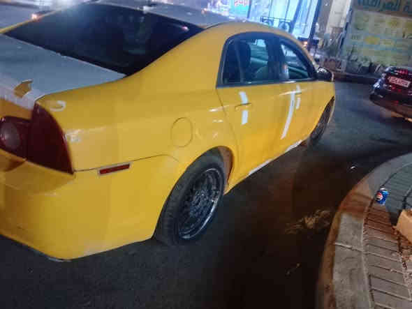 السلام عليكم ورحمه الله سياره ماليبو 2010 سياره كامله رقم انجليزي تحويل ثاني يوم ماكه ماكينه جير كورولا ابو يعني سياره محووووور انتبه محور 4. سلندر يرادلها ترتيب 
 شويه رقم الهاتف *********** السعر المطلوب 42
