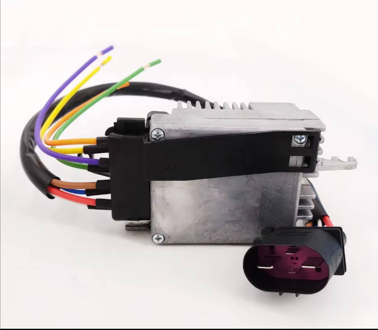 وحدة تحكم في مروحة تبريد الرادياتير لسيارات أودي A4 و A6 كواترو. الي يحتاجة ينطيني سعر وياخذه


**إذا كنت صاحب هذا الإعلان وتريد حذفه لأي سبب، رجاءا أرسل رسالة إلى الدعم الفني**