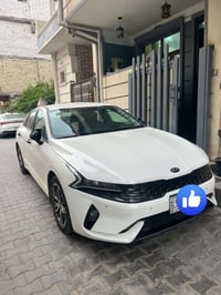 كيا k5 خليجي ماشيه ٥٥الف كيلو السياره نضيفه بيها بارد بالباب مال سايق ...