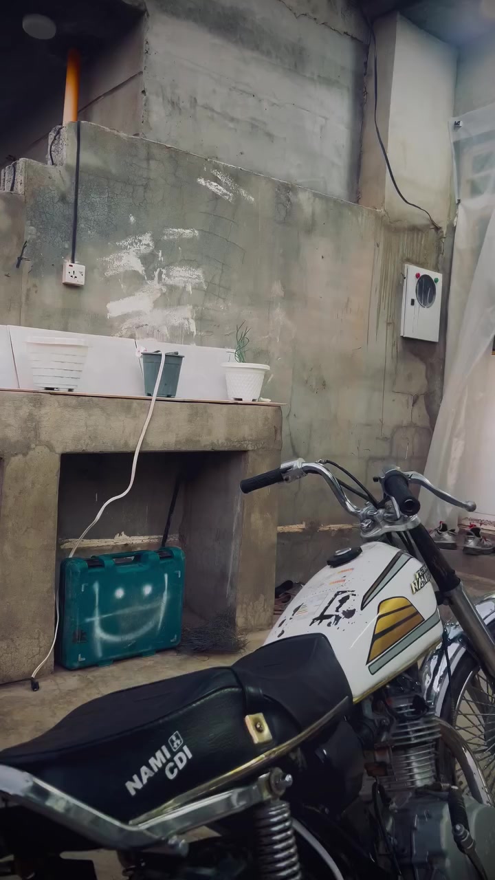 ‏سلام عليكم دراجة للبيع بدون أوراق موديل 2020 بكون خانقين دراجة نظيفة وشلع ومعدل سعر250 بها مجال بسيط رقم التلفون ***********  وستاب
