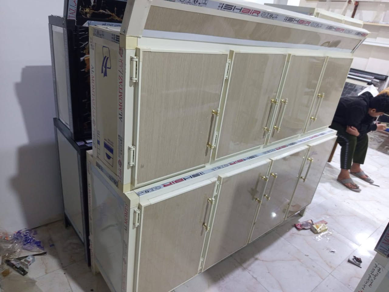 سلام عليكم ورحمة الله وبركاته كاونترات مترين ومترين ونص سعر جملةمفرد انه اليوم اريد ابيع جو سوك  خاص رقم الهاتف *********** مكاني ناصريه حي فداء شارع ابو لبنان
